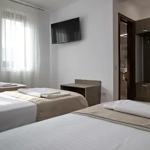 Airport House בית הארחה אוטופן
